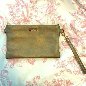 Golden wristlet by @Aitbags
